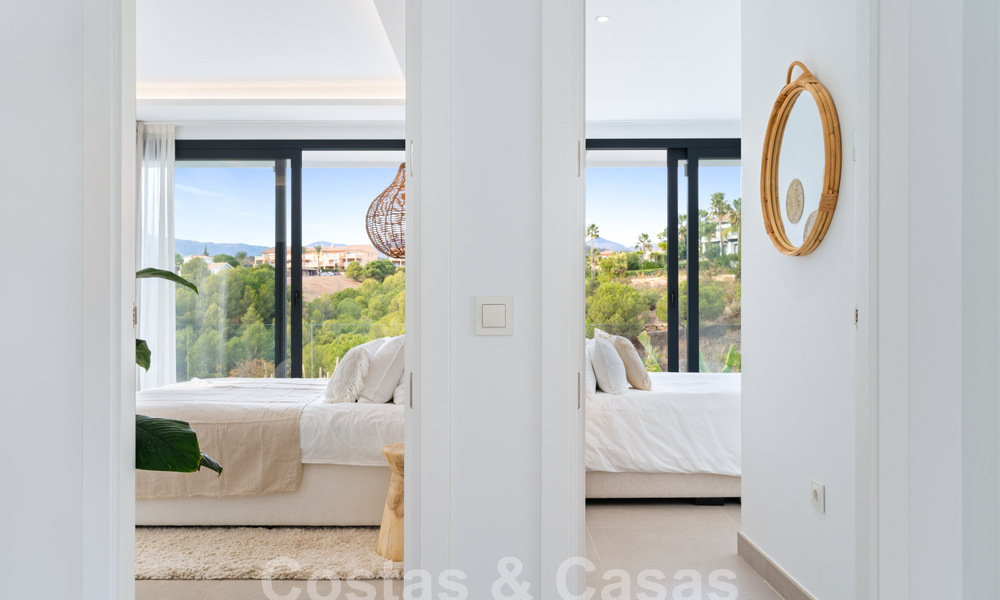 Instapklare, moderne luxevilla te koop in een gated golfresort aan de New Golden Mile, Marbella - Estepona 62907