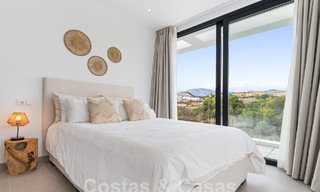 Instapklare, moderne luxevilla te koop in een gated golfresort aan de New Golden Mile, Marbella - Estepona 62909 
