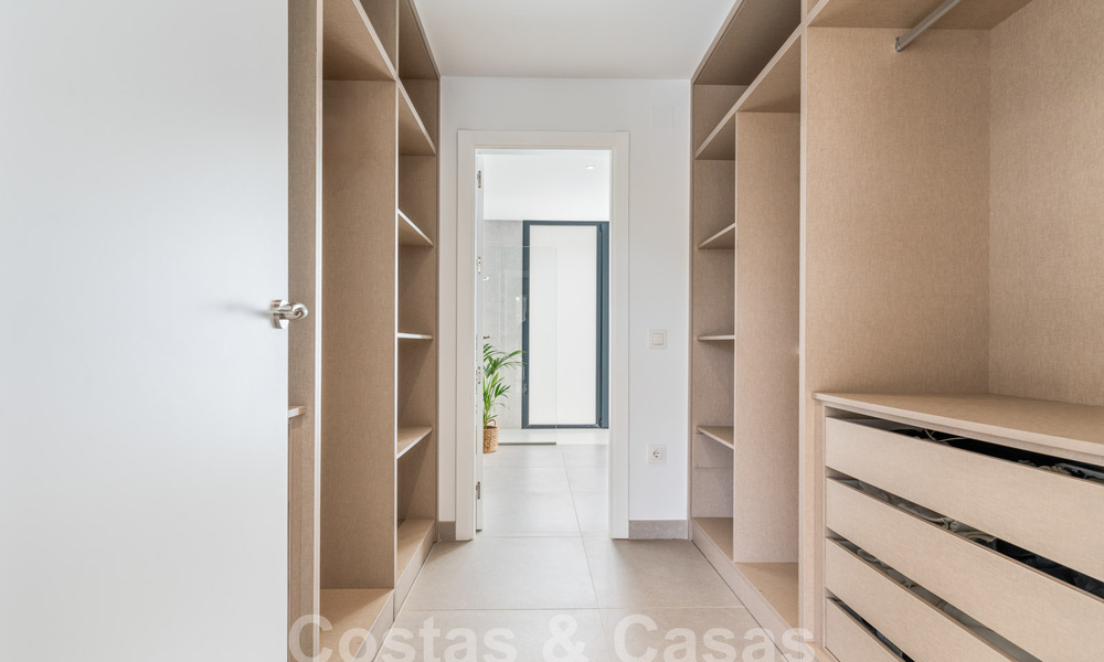 Instapklare, moderne luxevilla te koop in een gated golfresort aan de New Golden Mile, Marbella - Estepona 62910