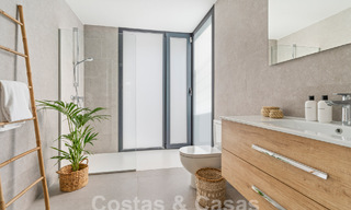 Instapklare, moderne luxevilla te koop in een gated golfresort aan de New Golden Mile, Marbella - Estepona 62912 