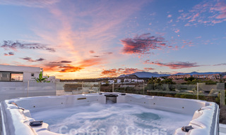 Instapklare, moderne luxevilla te koop in een gated golfresort aan de New Golden Mile, Marbella - Estepona 62937 