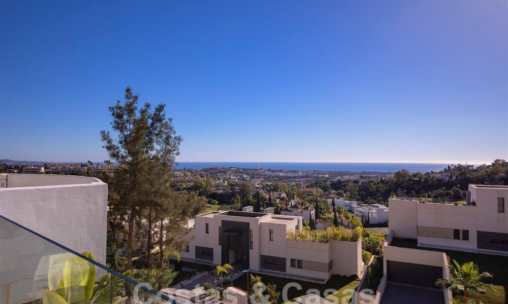 Modern appartement met ruim terras te koop met zeezicht en nabij golfbanen in een gated community in La Quinta, Marbella - Benahavis 62940