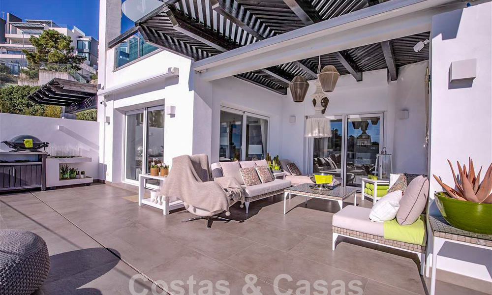 Modern appartement met ruim terras te koop met zeezicht en nabij golfbanen in een gated community in La Quinta, Marbella - Benahavis 62941