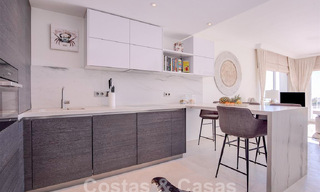 Modern appartement met ruim terras te koop met zeezicht en nabij golfbanen in een gated community in La Quinta, Marbella - Benahavis 62945 