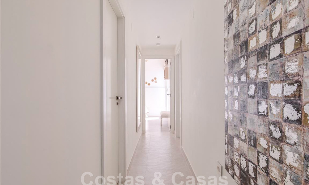 Modern appartement met ruim terras te koop met zeezicht en nabij golfbanen in een gated community in La Quinta, Marbella - Benahavis 62946