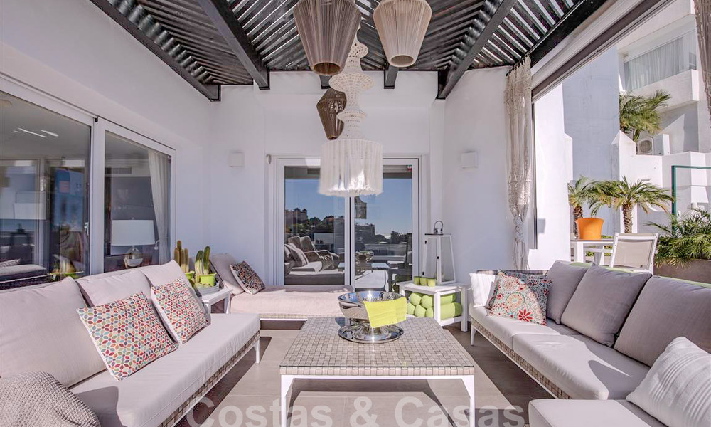 Modern appartement met ruim terras te koop met zeezicht en nabij golfbanen in een gated community in La Quinta, Marbella - Benahavis 62950