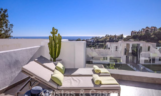 Modern appartement met ruim terras te koop met zeezicht en nabij golfbanen in een gated community in La Quinta, Marbella - Benahavis 62952 