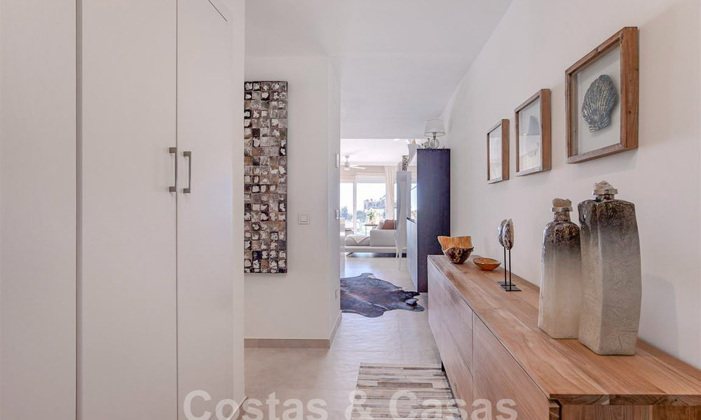 Modern appartement met ruim terras te koop met zeezicht en nabij golfbanen in een gated community in La Quinta, Marbella - Benahavis 62956
