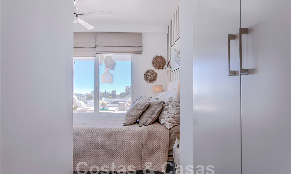 Modern appartement met ruim terras te koop met zeezicht en nabij golfbanen in een gated community in La Quinta, Marbella - Benahavis 62957