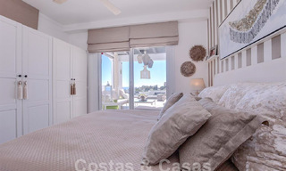 Modern appartement met ruim terras te koop met zeezicht en nabij golfbanen in een gated community in La Quinta, Marbella - Benahavis 62958 