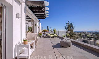 Modern appartement met ruim terras te koop met zeezicht en nabij golfbanen in een gated community in La Quinta, Marbella - Benahavis 62964 