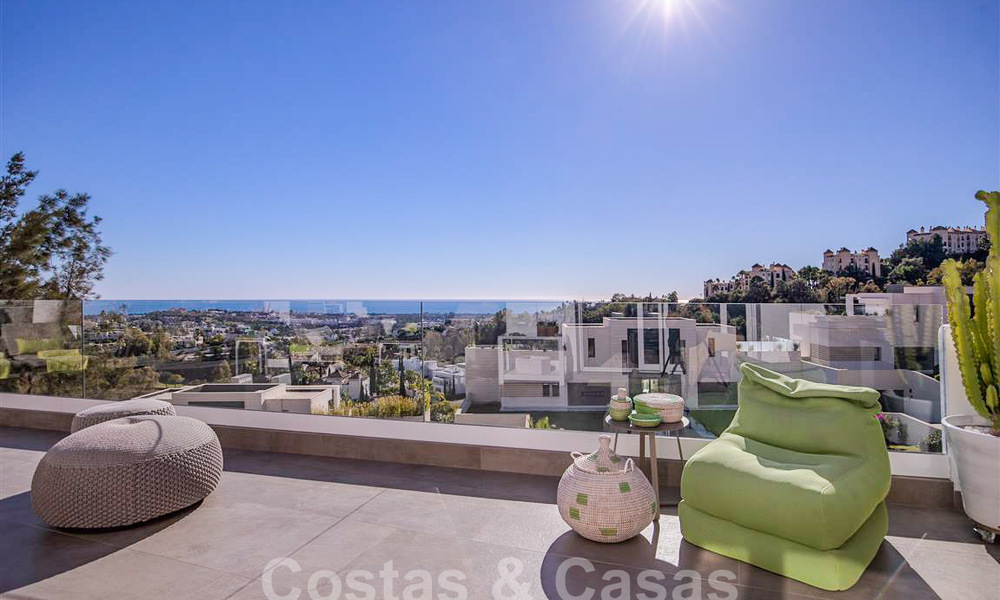 Modern appartement met ruim terras te koop met zeezicht en nabij golfbanen in een gated community in La Quinta, Marbella - Benahavis 62965