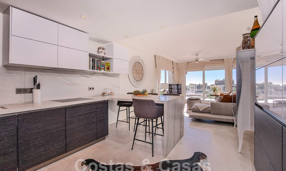 Modern appartement met ruim terras te koop met zeezicht en nabij golfbanen in een gated community in La Quinta, Marbella - Benahavis 62969