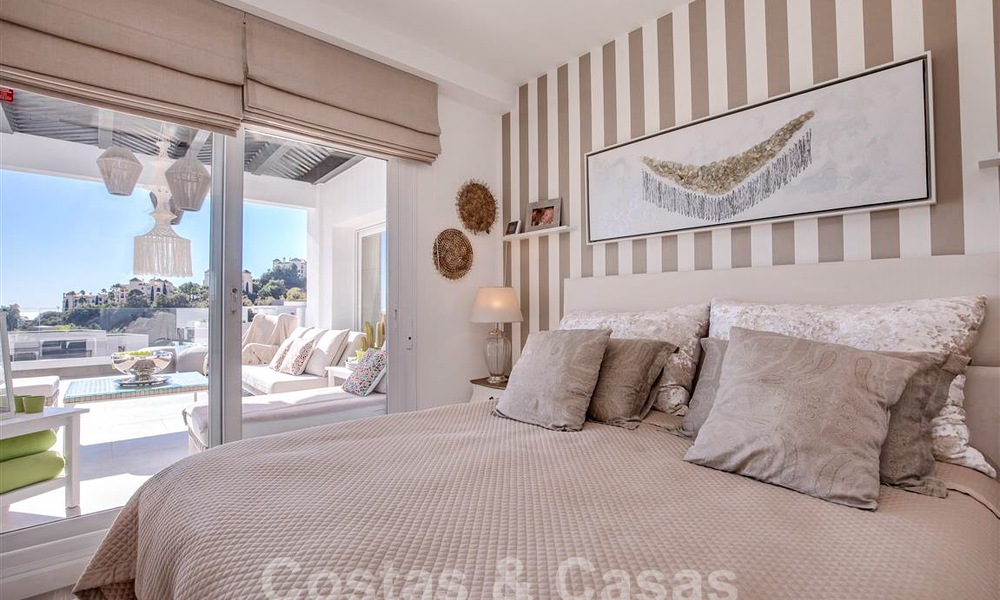 Modern appartement met ruim terras te koop met zeezicht en nabij golfbanen in een gated community in La Quinta, Marbella - Benahavis 62970