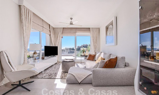 Modern appartement met ruim terras te koop met zeezicht en nabij golfbanen in een gated community in La Quinta, Marbella - Benahavis 62973 