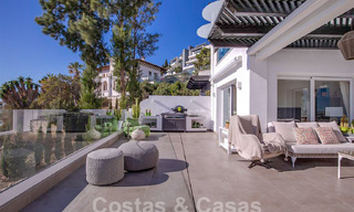 Modern appartement met ruim terras te koop met zeezicht en nabij golfbanen in een gated community in La Quinta, Marbella - Benahavis 62975 