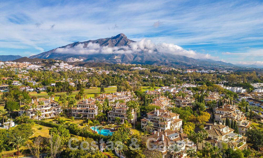 Ruim, luxe penthouse te koop met 4 slaapkamers in een eerstelijns golfcomplex in Nueva Andalucia, Marbella 63048