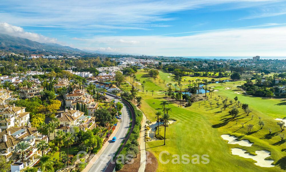 Ruim, luxe penthouse te koop met 4 slaapkamers in een eerstelijns golfcomplex in Nueva Andalucia, Marbella 63049