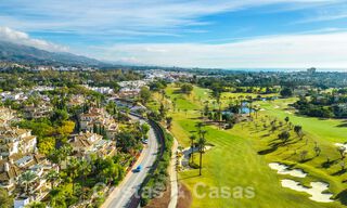 Ruim, luxe penthouse te koop met 4 slaapkamers in een eerstelijns golfcomplex in Nueva Andalucia, Marbella 63049 