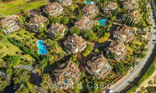 Ruim, luxe penthouse te koop met 4 slaapkamers in een eerstelijns golfcomplex in Nueva Andalucia, Marbella 63051 