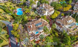 Ruim, luxe penthouse te koop met 4 slaapkamers in een eerstelijns golfcomplex in Nueva Andalucia, Marbella 63054 