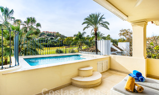 Ruim, luxe penthouse te koop met 4 slaapkamers in een eerstelijns golfcomplex in Nueva Andalucia, Marbella 63060 