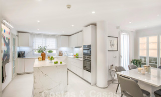 Ruim, luxe penthouse te koop met 4 slaapkamers in een eerstelijns golfcomplex in Nueva Andalucia, Marbella 63064 