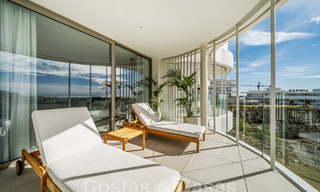 Eersteklas, modern appartement te koop, met uitzicht op zee, golf en bergen in Benahavis - Marbella 63143 