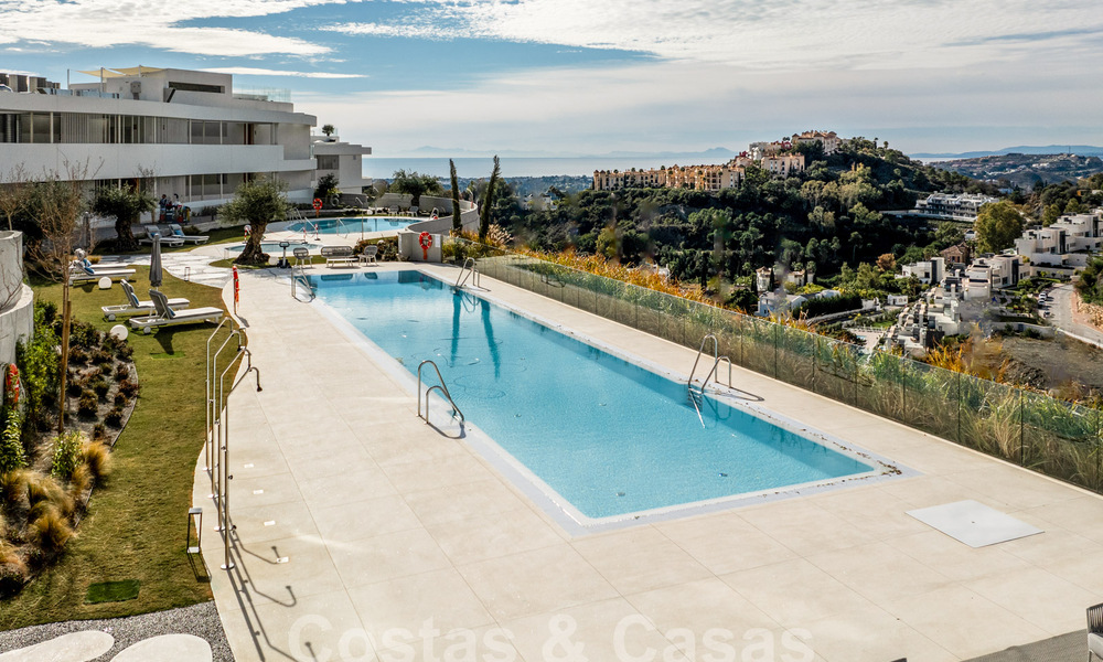 Eersteklas, modern appartement te koop, met uitzicht op zee, golf en bergen in Benahavis - Marbella 63147