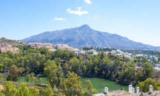 Luxe appartement te koop met een modern interieur in een luxe complex in Nueva Andalucia’s golfvallei, Marbella 63392 