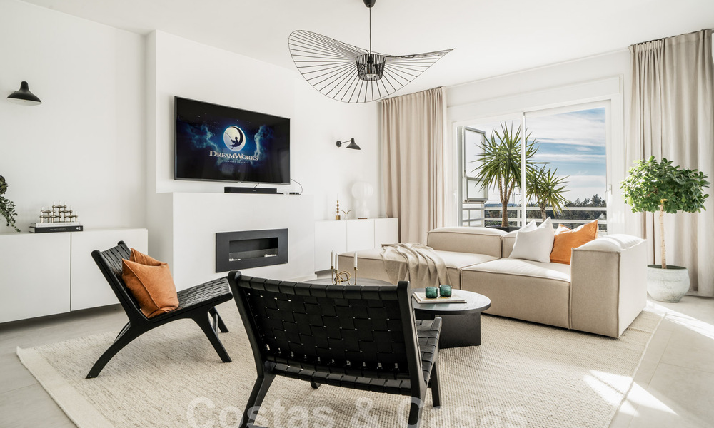Luxueus duplex penthouse met hedendaags interieur te koop, eerstelijns golf in Nueva Andalucia’s golfvallei, Marbella 63304