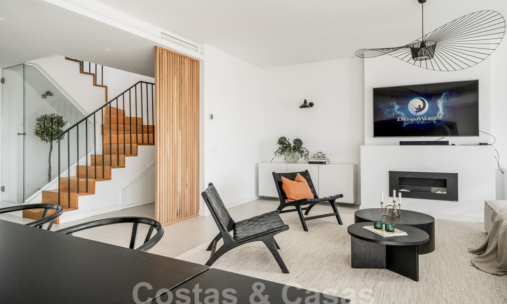 Luxueus duplex penthouse met hedendaags interieur te koop, eerstelijns golf in Nueva Andalucia’s golfvallei, Marbella 63306