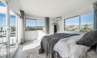 Luxueus duplex penthouse met hedendaags interieur te koop, eerstelijns golf in Nueva Andalucia’s golfvallei, Marbella 63313 