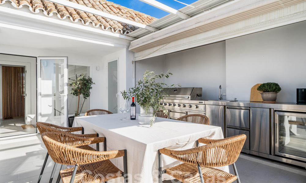 Luxueus duplex penthouse met hedendaags interieur te koop, eerstelijns golf in Nueva Andalucia’s golfvallei, Marbella 63317