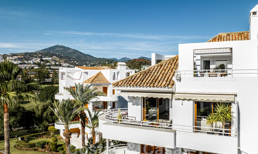 Luxueus duplex penthouse met hedendaags interieur te koop, eerstelijns golf in Nueva Andalucia’s golfvallei, Marbella 63329