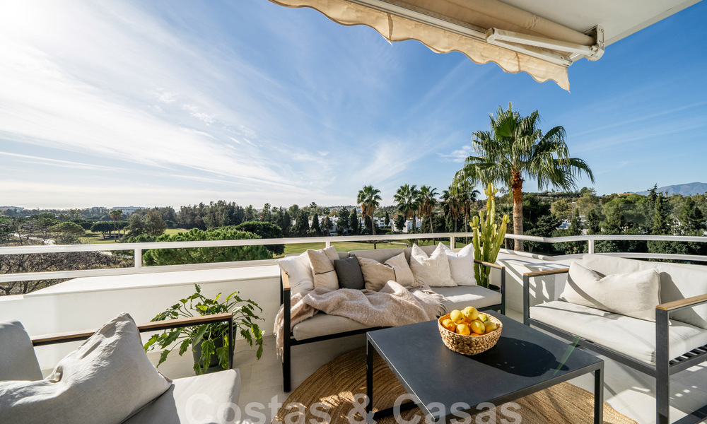 Luxueus duplex penthouse met hedendaags interieur te koop, eerstelijns golf in Nueva Andalucia’s golfvallei, Marbella 63336