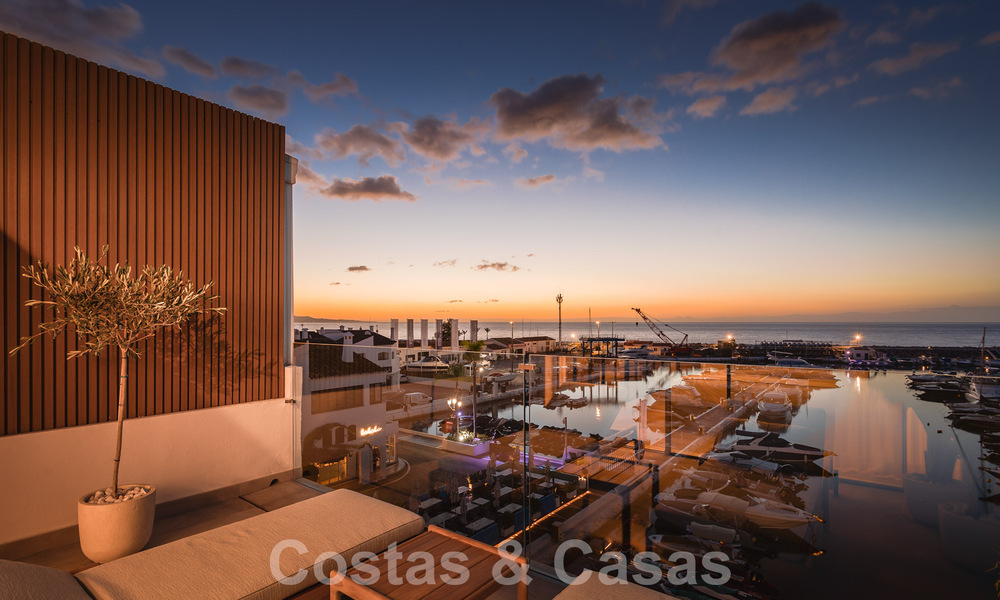 Modern gerenoveerd penthouse te koop, eerstelijns in de jachthaven van Puerto Banus, Marbella 63431