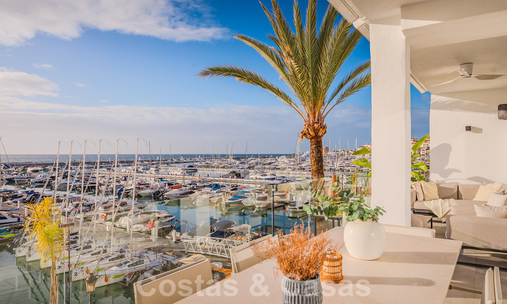 Modern gerenoveerd penthouse te koop, eerstelijns in de jachthaven van Puerto Banus, Marbella 63444