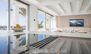 Modern gerenoveerd penthouse te koop, eerstelijns in de jachthaven van Puerto Banus, Marbella 63452 