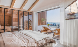 Modern gerenoveerd penthouse te koop, eerstelijns in de jachthaven van Puerto Banus, Marbella 63454 