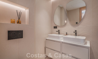 Modern gerenoveerd penthouse te koop, eerstelijns in de jachthaven van Puerto Banus, Marbella 63461 