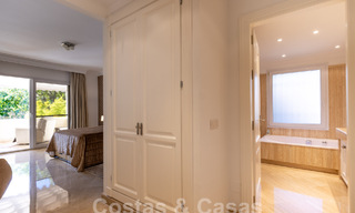 Ruim, luxe appartement, gelegen in een exclusieve gated community aan de golfbaan te koop in Nueva Andalucia, Marbella 63193 