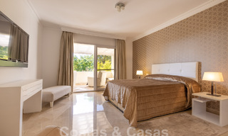 Ruim, luxe appartement, gelegen in een exclusieve gated community aan de golfbaan te koop in Nueva Andalucia, Marbella 63194 