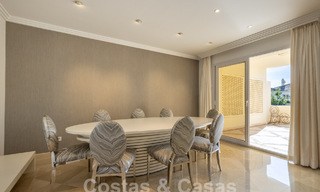 Ruim, luxe appartement, gelegen in een exclusieve gated community aan de golfbaan te koop in Nueva Andalucia, Marbella 63225 
