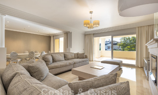Ruim, luxe appartement, gelegen in een exclusieve gated community aan de golfbaan te koop in Nueva Andalucia, Marbella 63230 