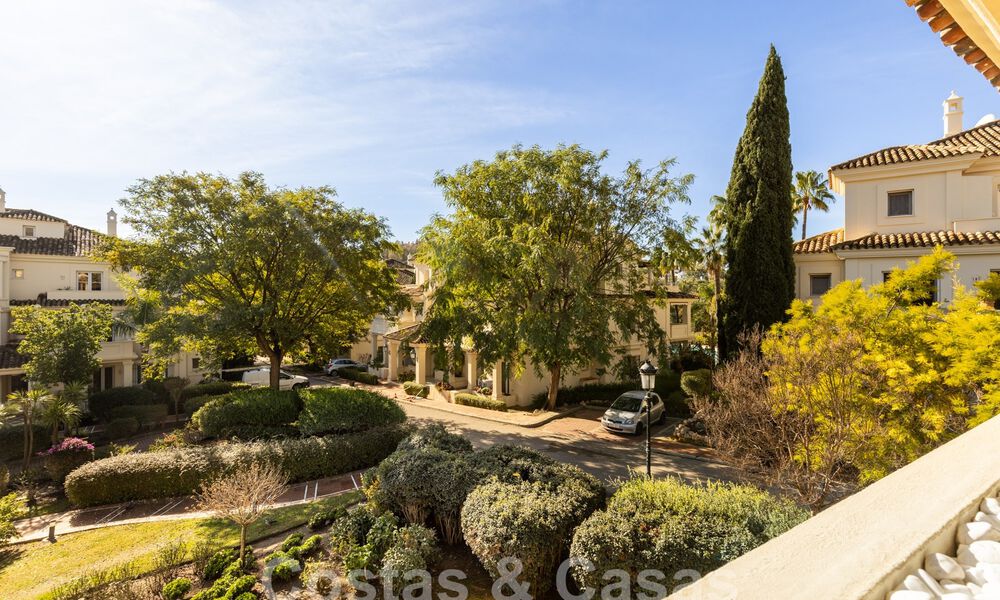 Ruim, luxe appartement, gelegen in een exclusieve gated community aan de golfbaan te koop in Nueva Andalucia, Marbella 63239