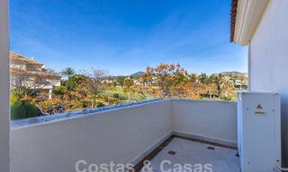 Ruim, luxe appartement, gelegen in een exclusieve gated community aan de golfbaan te koop in Nueva Andalucia, Marbella 63244 