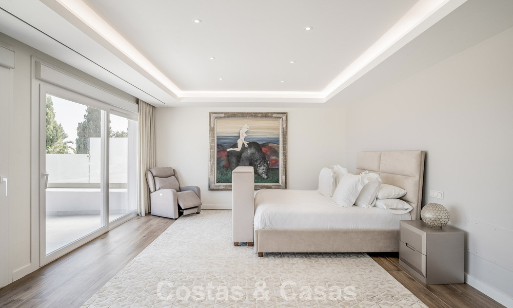 Hedendaags gerenoveerde luxevilla te koop met zeezicht in Sierra Blanca op de Golden Mile van Marbella 63532