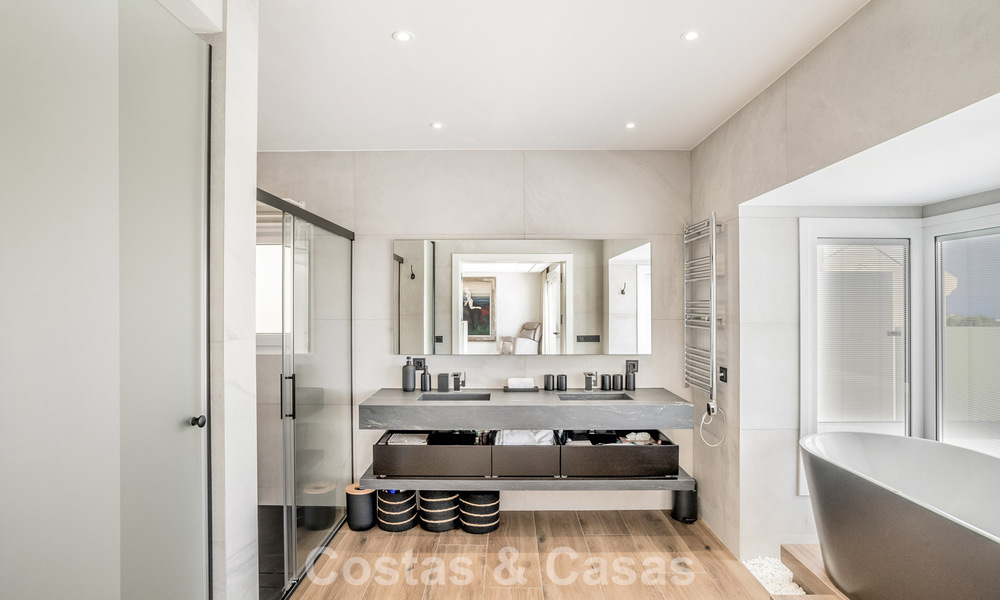 Hedendaags gerenoveerde luxevilla te koop met zeezicht in Sierra Blanca op de Golden Mile van Marbella 63534