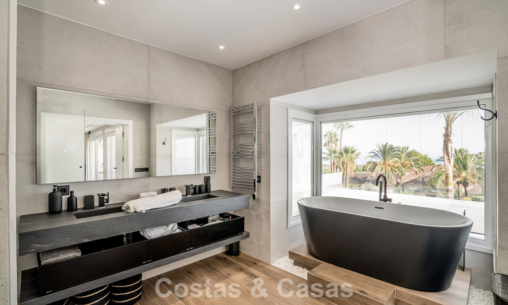 Hedendaags gerenoveerde luxevilla te koop met zeezicht in Sierra Blanca op de Golden Mile van Marbella 63537